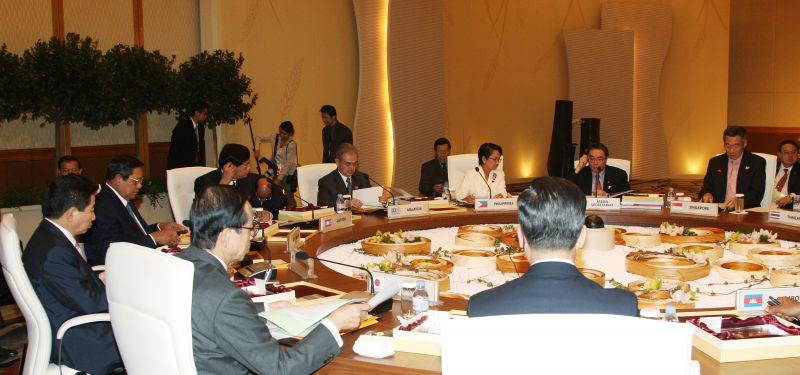 [싱가포르 국빈 방문 중 ASEAN+3 정상회의에 참석한 노무현 대통령]