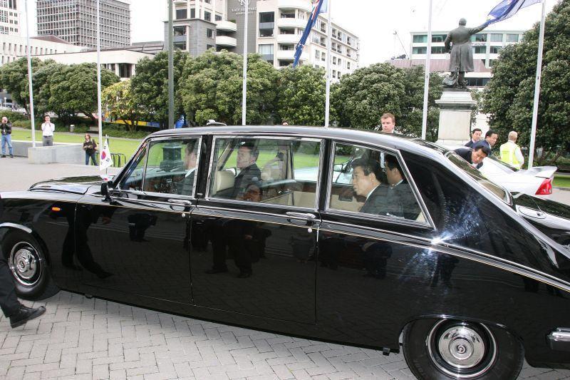 [한ㆍ뉴질랜드 비즈니스 포럼이 열리는 국회의사당에 도착한 노무현 대통령 차량]