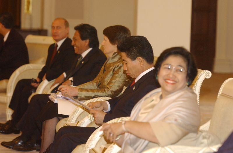 [태국에서 열린 APEC 정상회의에 참석한 노무현 대통령]